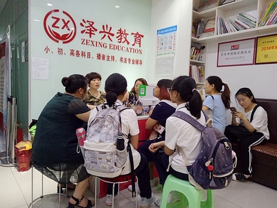 涪陵澤興高品質(zhì)教育機(jī)構(gòu)2019暑期班報(bào)名異常火爆引深思